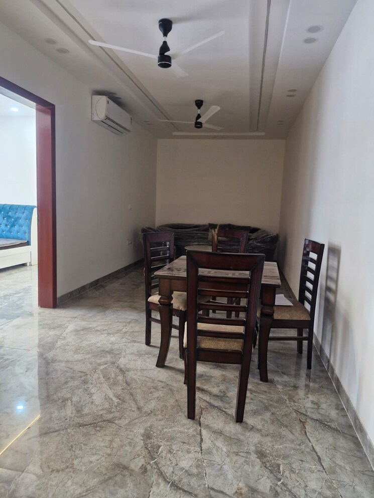 Gym, sector 52 2 Bedroom 140 Sq.Yd. Builder Floor In Sector 52 Gurgaon 8848235