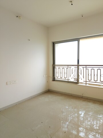 Room in 1.5 BHK Apartment at Hiranandani Fortune City, New Panvel – for Rent