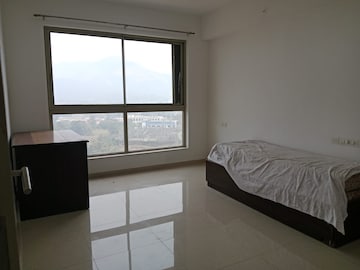 Room in 3 BHK Apartment at Hiranandani Fortune City, New Panvel – for Rent