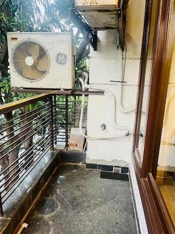 Balcony in 3 BHK Builder Floor at Panchsheel Enclave – for Rent