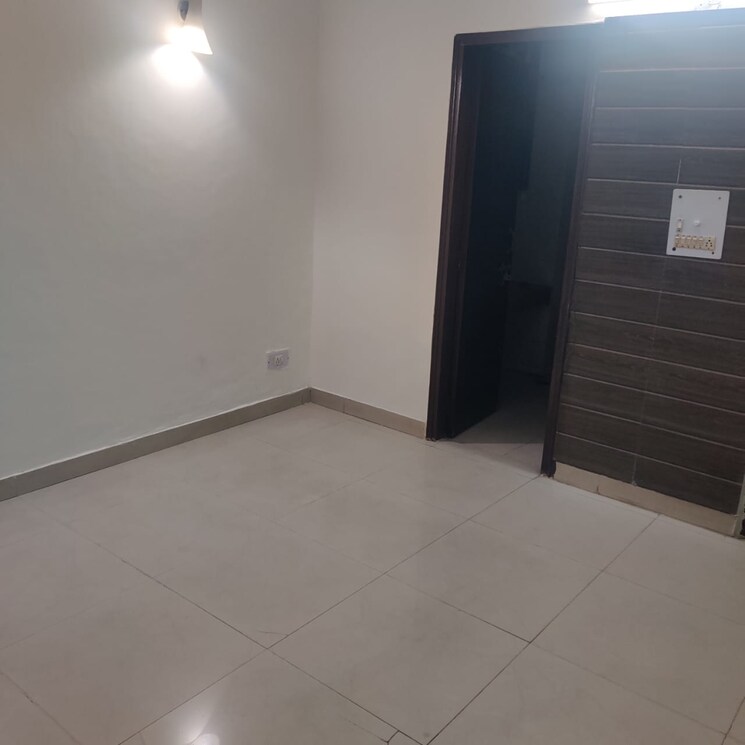 Room, sector 52 3 Bedroom 240 Sq.Yd. Builder Floor In Sector 52 Gurgaon 8848287