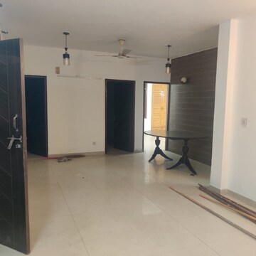 Room in 3 BHK Builder Floor at Sector 52 – for Rent