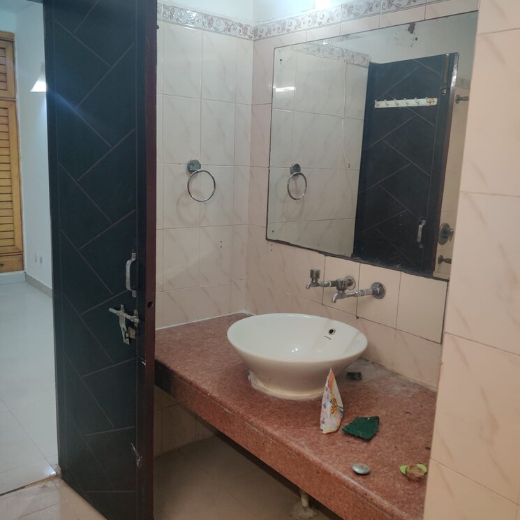 Bathroom, sector 52 3 Bedroom 240 Sq.Yd. Builder Floor In Sector 52 Gurgaon 8848287