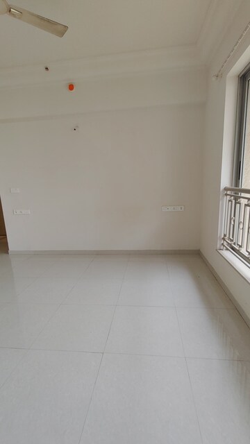 Room in 2 BHK Apartment at Hiranandani Fortune City, New Panvel – for Sale