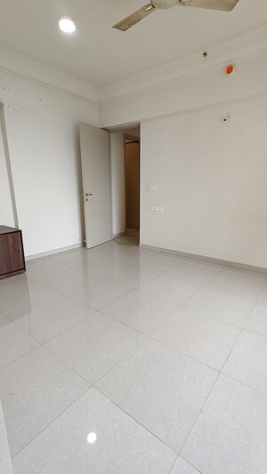 Room in 2 BHK Apartment at Hiranandani Fortune City, New Panvel – for Sale