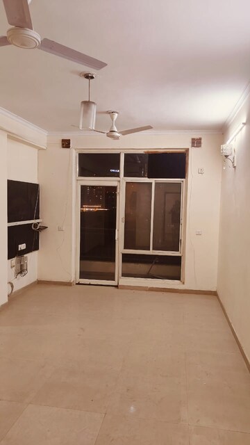 Living Room in 3 BHK Apartment at Gomti Nagar – for Rent