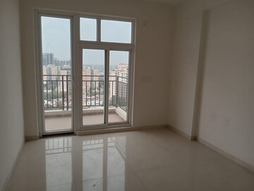 Master Bedroom in 3 BHK Apartment at Gomti Nagar – for Rent