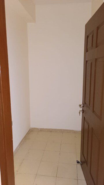 Room in 3 BHK Apartment at Unitech Escape, Sector 50 – for Rent