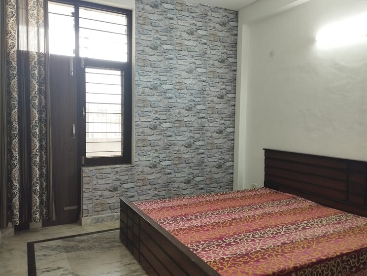 Bedroom, sector 42 3 Bedroom 250 Sq.Yd. Builder Floor In Sector 42 Gurgaon 8848312