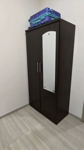 Room in 3 BHK Apartment at Sheth Vasant Oasis, Andheri East – for Rent