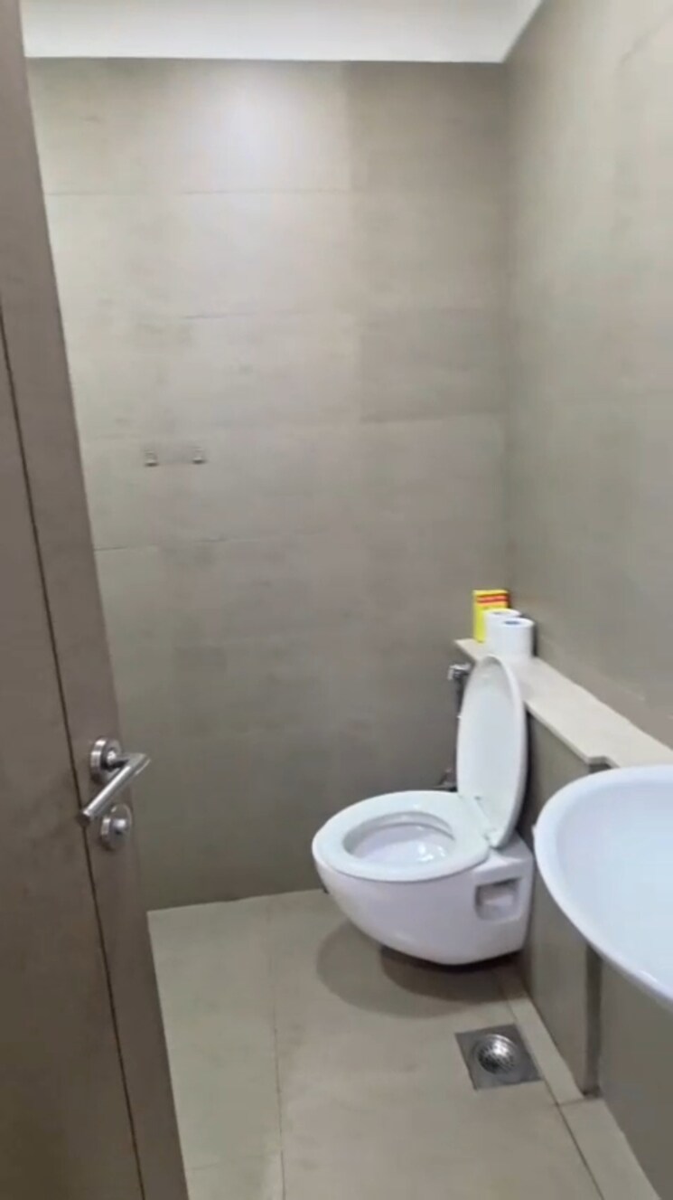 Bathroom, sheth-vasant-oasis 3 Bedroom 1520 Sq.Ft. Apartment In Andheri East Mumbai 8848363