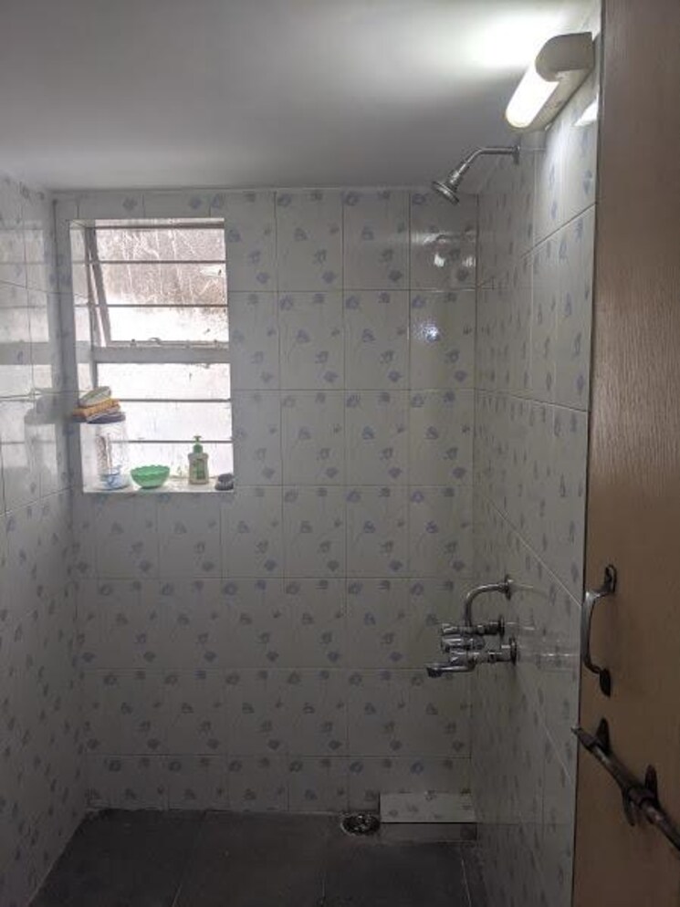 Bathroom, pragati-apartments-dahanukar-colony 1 Bedroom 450 Sq.Ft. Apartment In Dahanukar Colony Pune 8848447