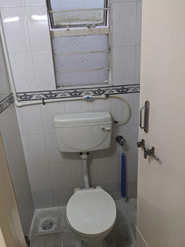 Bathroom, pragati-apartments-dahanukar-colony 1 Bedroom 450 Sq.Ft. Apartment In Dahanukar Colony Pune 8848447