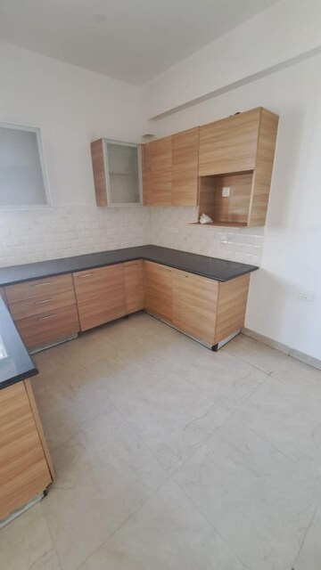 Room in 3 BHK Apartment at Hero Homes Gurgaon, Sector 104 – for Sale