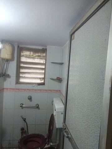 Bathroom in 1 BHK Apartment at Andheri East – for Rent