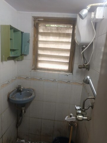 Bathroom in 1 BHK Apartment at Andheri East – for Rent