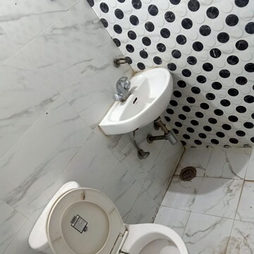 Bathroom in 3 BHK Builder Floor at Sunshine Enclave, Vip Road – for Rent