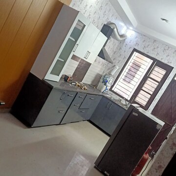 Furnished Amenities in 3 BHK Builder Floor at Sunshine Enclave, Vip Road – for Rent