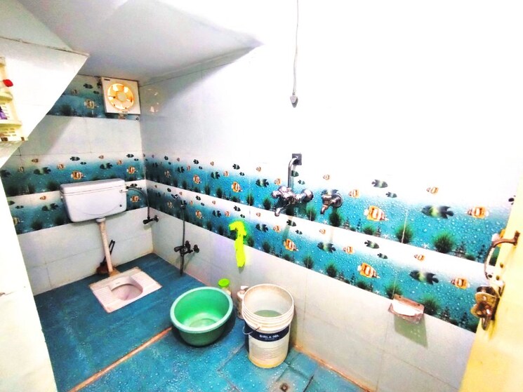 Bathroom, naval-kunj 4 Bedroom 70 Sq.Yd. Independent House In Sector 18 Faridabad 8848472