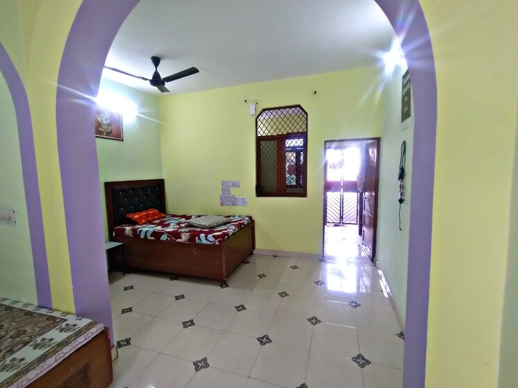 Room, naval-kunj 4 Bedroom 70 Sq.Yd. Independent House In Sector 18 Faridabad 8848472