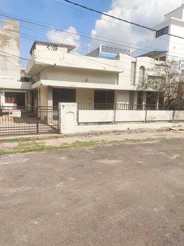 3.5 BHK Independent House For Sale in Aliganj