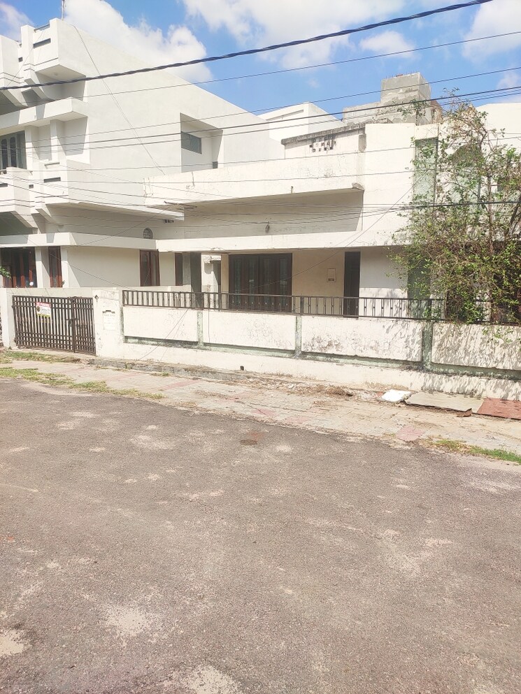 Exterior View, aliganj 3.5 Bedroom 3200 Sq.Ft. Independent House In Aliganj Lucknow 8848572