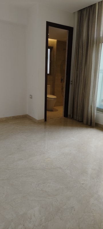 Room in 2 BHK Apartment at One Hiranandani Park Fairway, Ghodbunder Road – for Rent