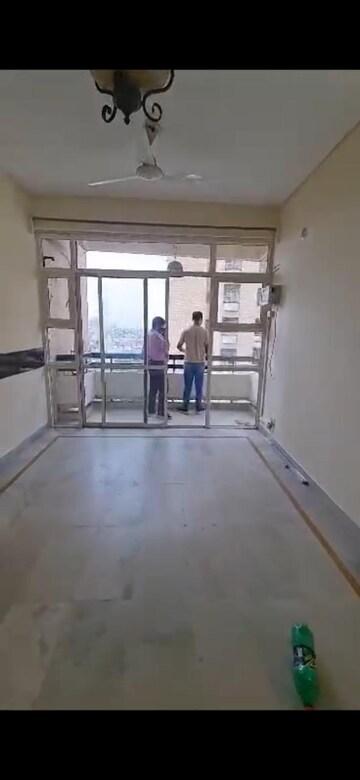Room in 1 BHK Apartment at Ansal Sushant Estate, Sector 52 – for Rent