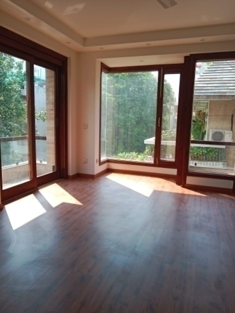 Room, new friends colony 4 Bedroom 500 Sq.Yd. Builder Floor In New Friends Colony Delhi 8848763