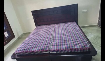 Bedroom in 2 BHK Builder Floor at Sector 18 – for Rent