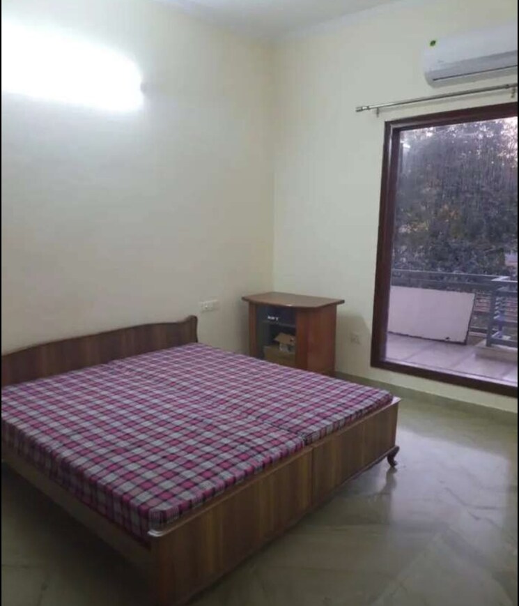 Bedroom, sector 18 2 Bedroom 1000 Sq.Ft. Builder Floor In Sector 18 Chandigarh 8848731