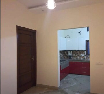 Room in 2 BHK Builder Floor at Sector 18 – for Rent