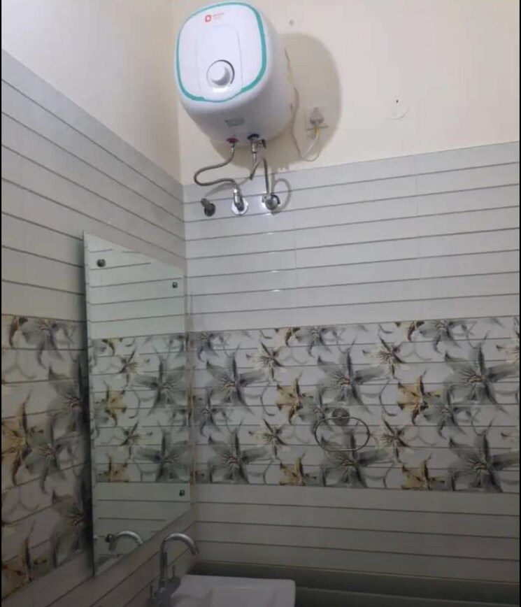 Bathroom, sector 18 2 Bedroom 1000 Sq.Ft. Builder Floor In Sector 18 Chandigarh 8848731