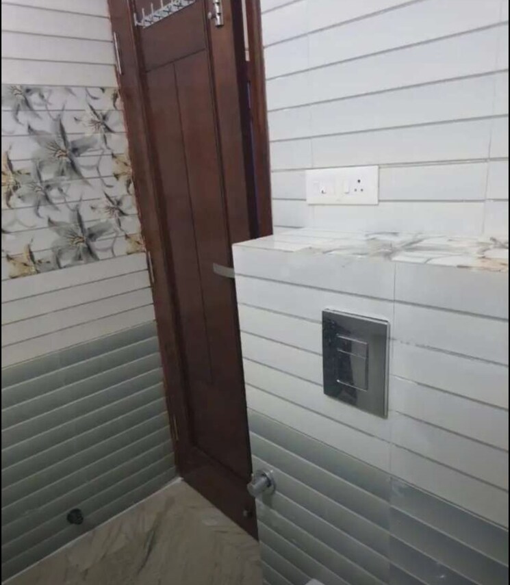 Bathroom, sector 18 2 Bedroom 1000 Sq.Ft. Builder Floor In Sector 18 Chandigarh 8848731