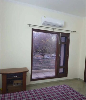 Room in 2 BHK Builder Floor at Sector 18 – for Rent