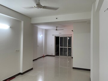 Room in 2.5 BHK Apartment at BPTP The Resort, Sector 75 – for Rent