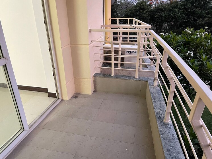 Balcony, bptp-the-resort 2.5 Bedroom 1500 Sq.Ft. Apartment In Sector 75 Faridabad 8848744