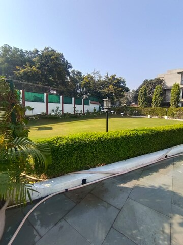 5 BHK Villa – Garden View at Sainik Farm - for Rent