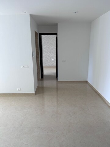 Room in 2 BHK Apartment at Hiranandani Highland, Powai – for Rent