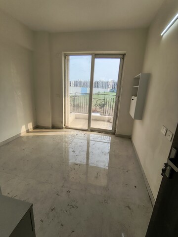 Room in 2.5 BHK Apartment at Signature The Millennia 2, Sector 37d – for Rent