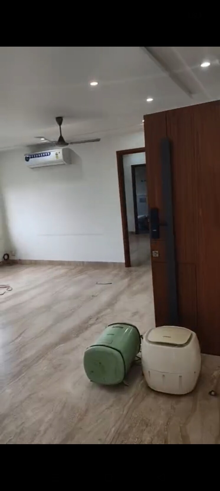 Bathroom, rohini 3 Bedroom 1800 Sq.Ft. Builder Floor In Rohini Delhi 8848858