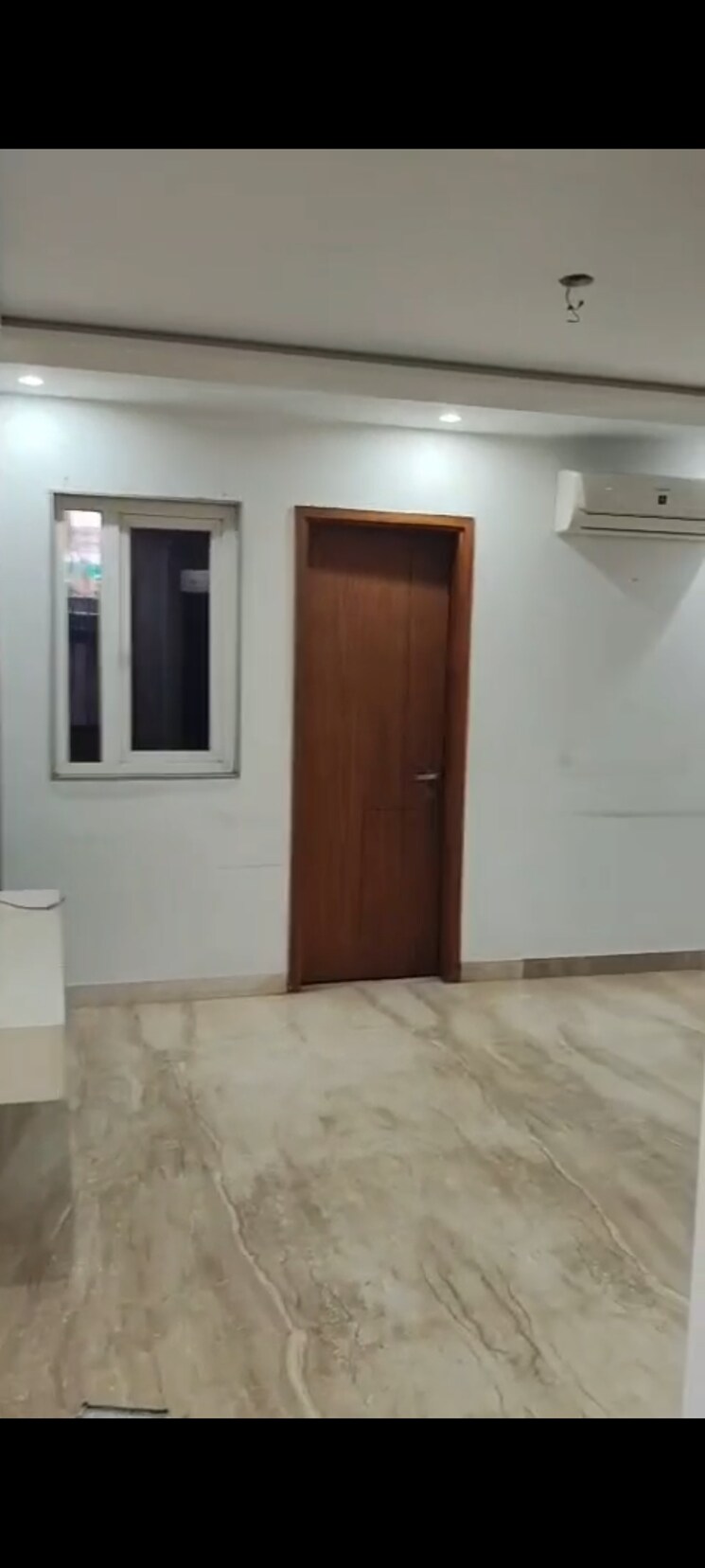 Room, rohini 3 Bedroom 1800 Sq.Ft. Builder Floor In Rohini Delhi 8848858