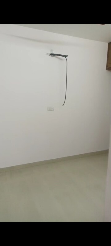 Room in 3 BHK Builder Floor at Pitampura – for Rent