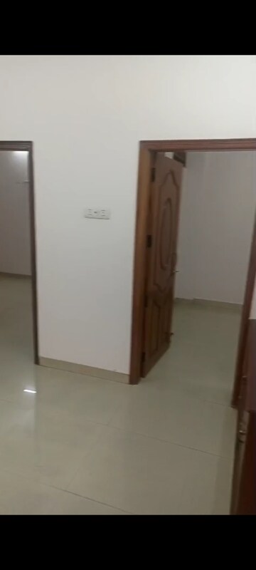Room in 3 BHK Builder Floor at Pitampura – for Rent