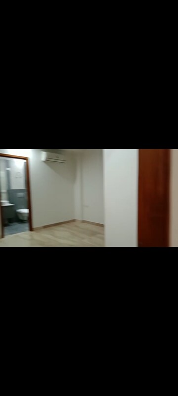 Room in 4 BHK Builder Floor at Rohini – for Rent