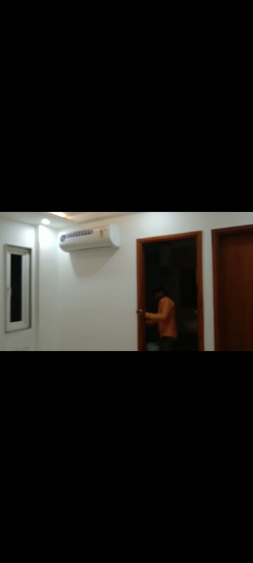 Room in 4 BHK Builder Floor at Rohini – for Rent