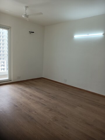 Room in 4 BHK Apartment at Lotus Panache, Sector 110 – for Rent