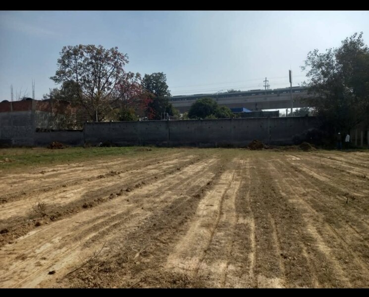 Garden, bharat-city  900 Sq.Yd. Plot In Duhai Ghaziabad 8849023