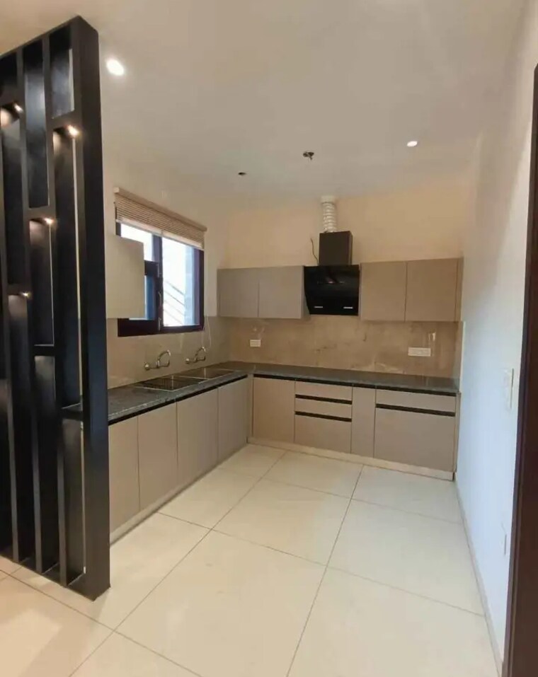 Kitchen, vip road 3 Bedroom 1800 Sq.Ft. Apartment In Vip Road Zirakpur 8849041