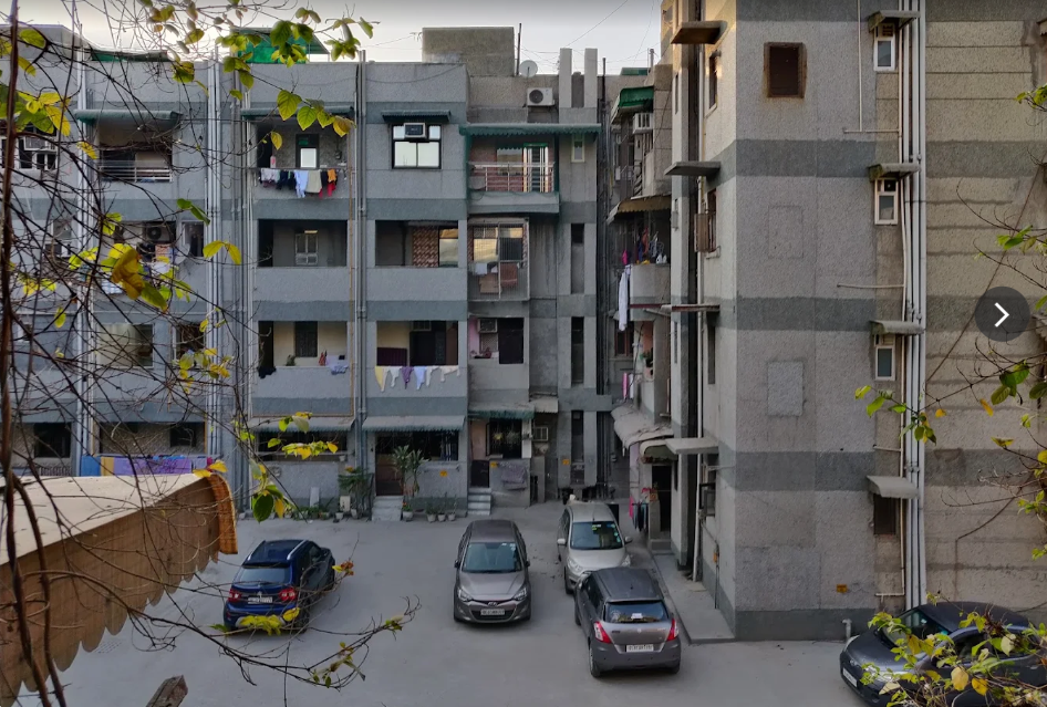 2 BHK + Extra Room Apartment For Sale in Lakeview Apartment